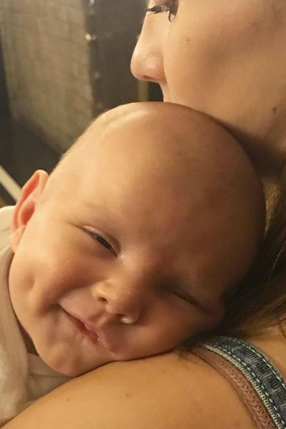 21. Juni 2018 Hilaria Baldwin teilt diesen süßen Schnappschuss von dem mittlerweile 5 Wochen alten Romeo. 21. Juni 2018 Hilaria Baldwin teilt diesen süßen Schnappschuss von dem mittlerweile 5 Wochen alten Romeo.
