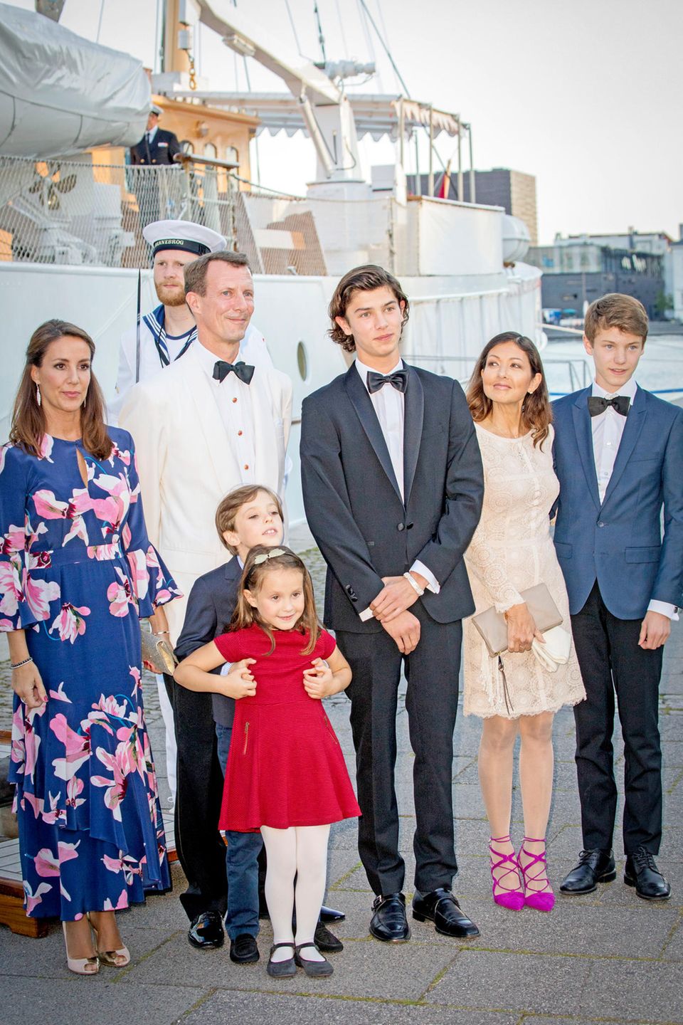 Die royale Patchwork-Familie: (v.l) Prinzessin Marie, Prinz Joachim, Prinz Henrik, Prinz Nikolai, Gräfin Alexandra (Prinz Nikolais Mutter) und Prinz Felix. Nikolai und Felix stammen aus Prinz Joachims erster Ehe mit Gräfin Alexandra. 