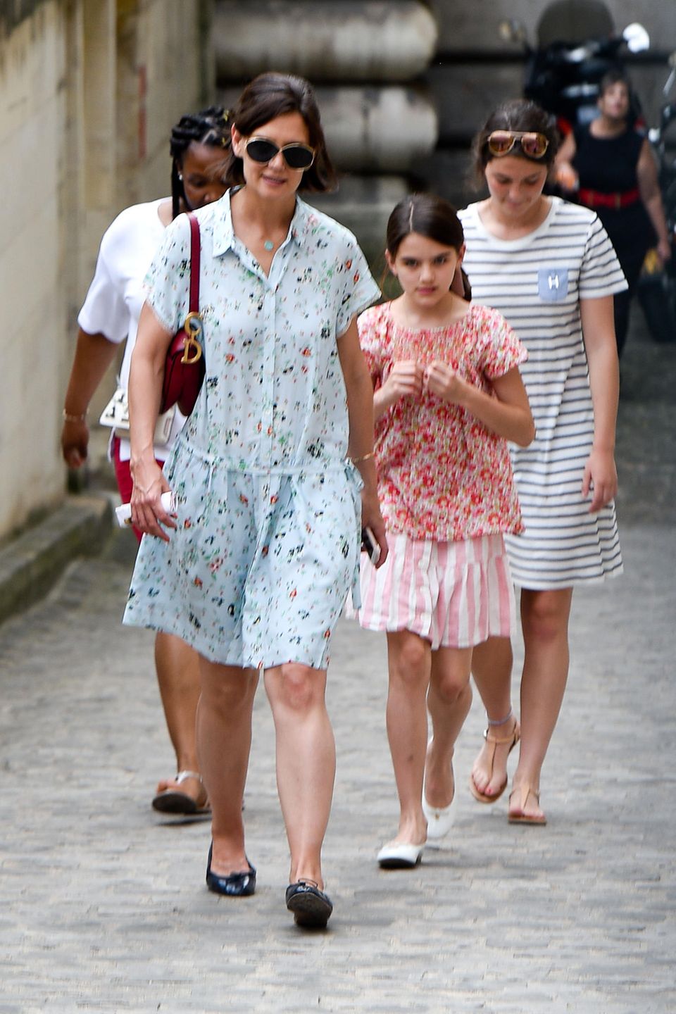 Katie Holmes und Tochter Suri besuchen unter anderem den Louvre. 