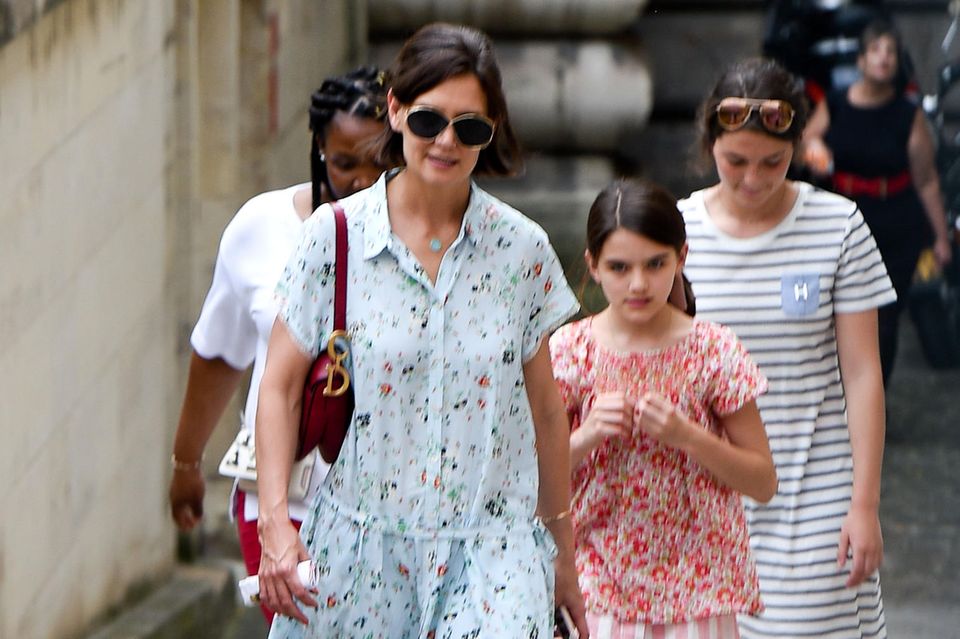 Katie Holmes + Jamie Foxx: Katie Holmes und Tochter Suri besuchen unter anderem den Louvre. Katie Holmes und Tochter Suri besuchen unter anderem den Louvre.