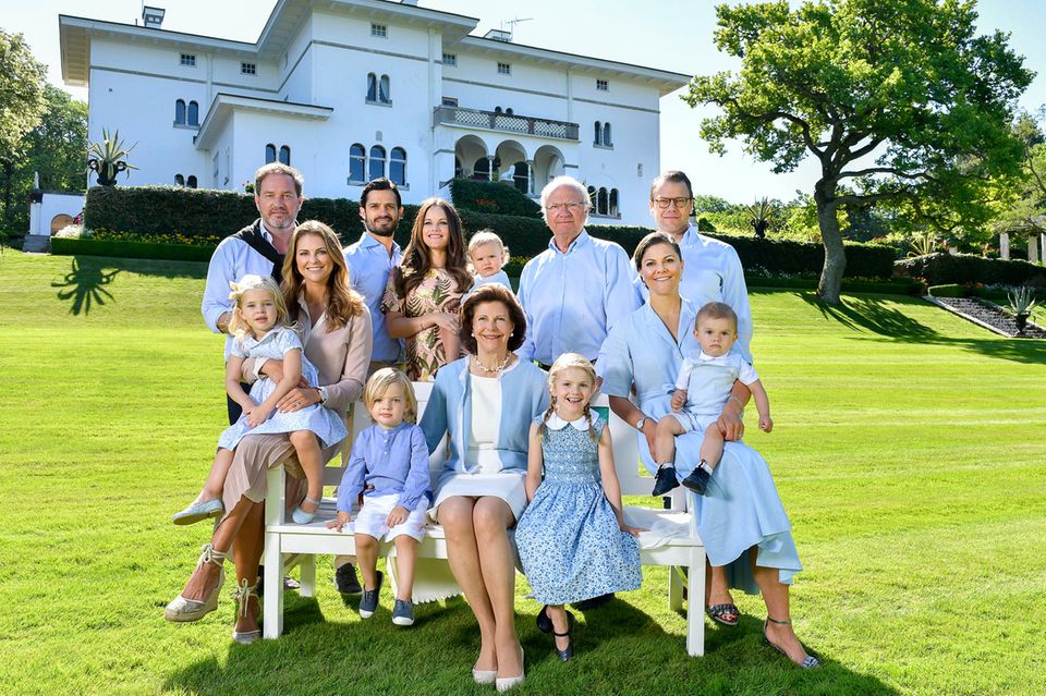 Prinzessin Victoria + Co.: Familienfoto der schwedischen Königsfamlie auf Öland Familienfoto der schwedischen Königsfamlie auf Öland