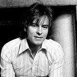 2. Juli 2018: Alan Longmuir (70 Jahre)   Die Musikwelt trauert: Alan Longmuir, der Bassist der Bay City Rollers ist im Alter von 70 Jahren gestorben. Das berichten mehrere Medien übereinstimmend. Demnach erklärt ein offizielles Statement auf Twitter, Alan Longmuir sei "umgeben von seinen Liebsten" in einem Krankenhaus gestorben. Noch vor wenigen Wochen musste der Musiker nach Großbritannien zurückgeflogen werden, weil er in Mexiko erkrankt war. Die "Bay City Rollers" haben vor allem in den 70er-Jahren große Erfolge gefeiert, Hits wie "I Only Wanna Be With You" und "Bye, Bye, Baby" haben sie berühmt gemacht. 