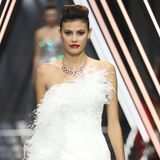 Alisar Ailabouni ist nicht zum ersten Mal auf der Pariser Fashion Week unterwegs: Die Gewinnerin der fünften Staffel von "Germany's next Topmodel" läuft für Ralph&Russo vor internationalen Stargästen.