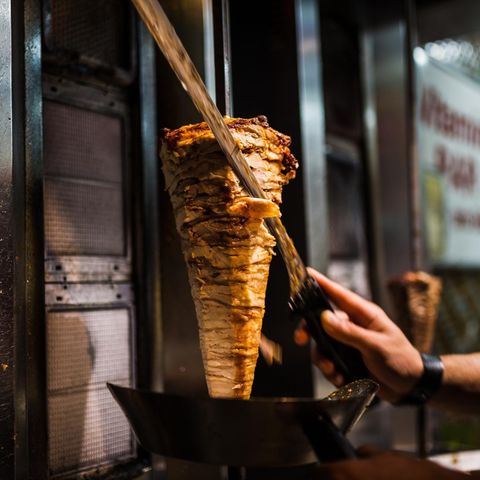 Döner in einer Imbissbude (Symbolbild)