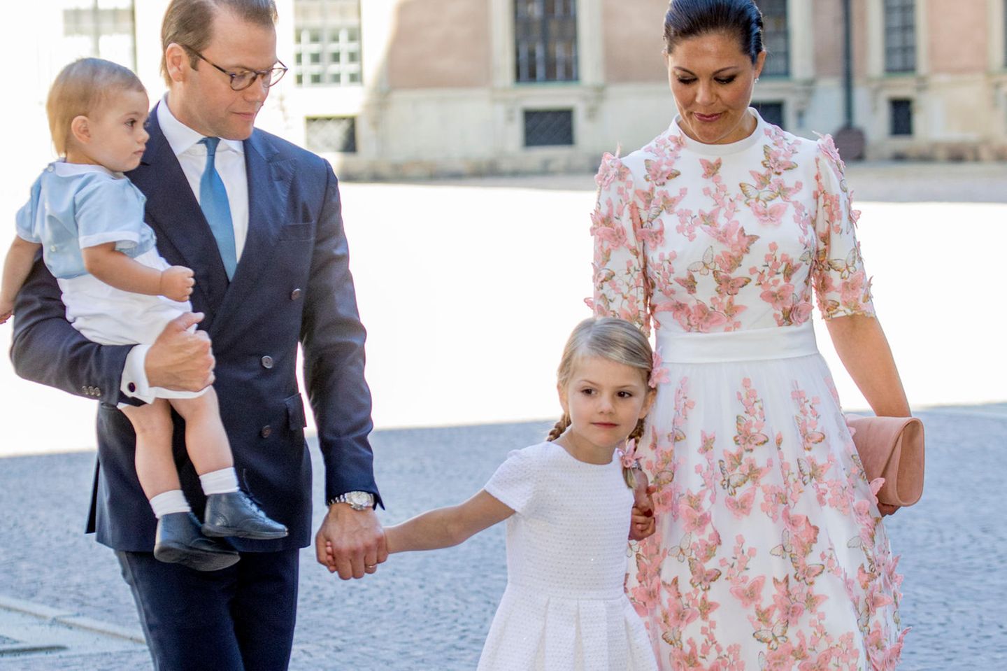 Prinz Daniel (mit Prinz Oscar auf dem Arm), Prinzessin Estelle und Prinzessin Victoria