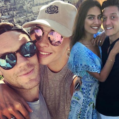 Manuel und Nina Neuer urlauben gerade, ebenso Amine Gülse und Mesut Özil 