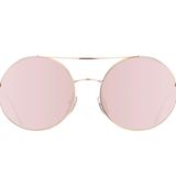 Kann man jemals genug Sonnenbrillen haben? Dieses rosafarbene Gute-Laune-Modell von Calvin Klein darf in unserer Sammlung auf keinen Fall fehlen. Ca. 150 Euro, gesehen bei misterspex.de.