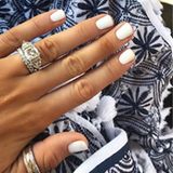 XXL-Klunker am der perfekt manikürten Hand: Das irische Model Vogue Williams zeigt, was sie hat. Der Ring soll über 170.000 Euro gekostet haben und wurde von Spencer Matthews selbst designt.