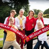 6. Juli 2018  Die belgische Königsfamilie ist wieder im Fußballfieber (Archivfoto) und feuert ihre Nationalmannschaft beim WM-Viertelfinalspiel gegen Brasilien an. Das Daumendrücken hat geholfen, denn Belgien zieht mit 2:1 ins WM-Halbfinale ein. 