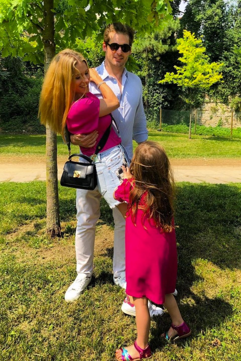 17. Juni 2018  Eigentlich wollen sich Michelle Hunziker und Tomaso Trussardi küssen, doch Tochter Sole hält das Paar davon ab. Aber bei dieser zauberhaften Unterbrechung kann natürlich keiner böse sein. 