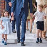 Festlich gekleidet verlassen die beiden Geschwisterchen Prinzessin Charlotte und Prinz George die Kirche. 