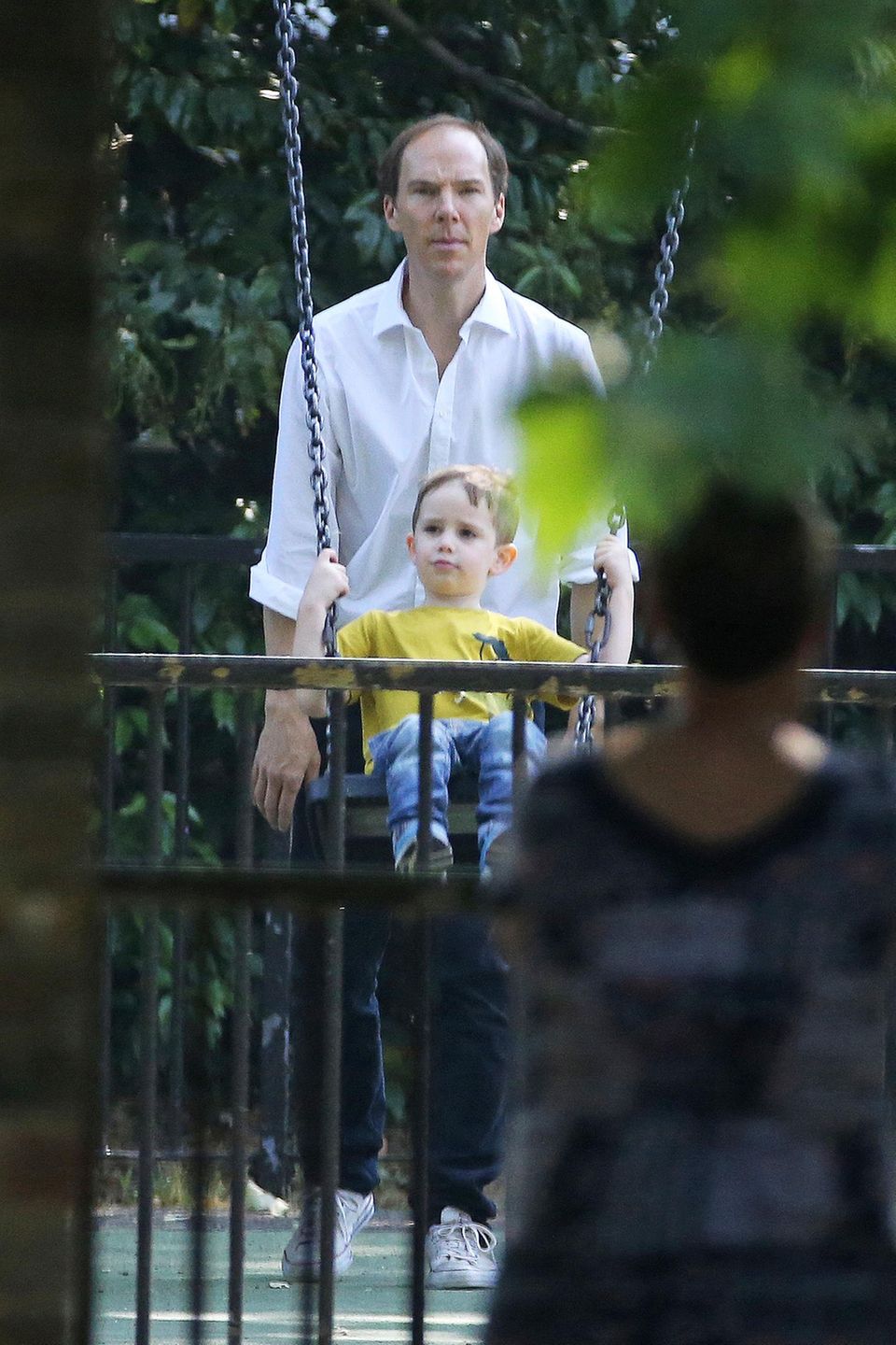 Ist jetzt Schluss mit den "SherLocken"? Die neuesten Fotos von "Sherlock"-Star Benedict Cumberbutch sind für seine vielen Fans sicherlich ein Schock, trägt er doch auf seinem schlauen Kopf ganz deutlich weniger Haare. Aber keine Sorge ... Ist jetzt Schluss mit den "SherLocken"? Die neuesten Fotos von "Sherlock"-Star Benedict Cumberbutch sind für seine vielen Fans sicherlich ein Schock, trägt er doch auf seinem schlauen Kopf ganz deutlich weniger Haare. Aber keine Sorge ...
