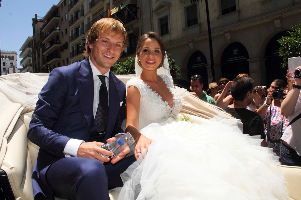 WM 2018: Im April 2013 gab Ivan Rakitić seiner Racquel nach zwei Jahren Beziehung sein Jawort in Sevilla. Im April 2013 gab Ivan Rakitić seiner Racquel nach zwei Jahren Beziehung sein Jawort in Sevilla.