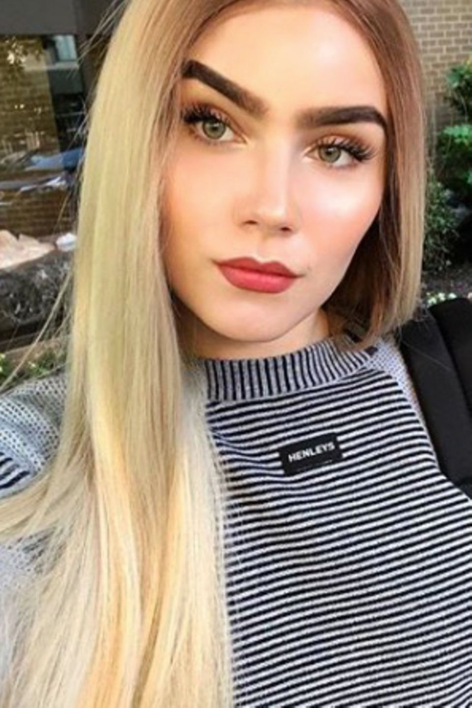Neuer Look für Nathalie Volk? Das 21-jährige Model zeigt sich auf diesem Selfie auf Instagram mit blonden Haaren statt dunkler Mähne. Ob es sich dabei um eine Perücke handelt oder wirklich eine neue Haarfarbe? Nathalie klärt es bisher nicht auf. Neuer Look für Nathalie Volk? Das 21-jährige Model zeigt sich auf diesem Selfie auf Instagram mit blonden Haaren statt dunkler Mähne. Ob es sich dabei um eine Perücke handelt oder wirklich eine neue Haarfarbe? Nathalie klärt es bisher nicht auf.