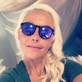 Plötzlich lange Haare! Natascha Ochsenknecht hat über Nacht ordentlich zugelegt - und zwar an Haar! Ihre zuvor eher kurzen Haaren hat die Blondine mit Extensions verlängern lassen. Vor allem von hinten ist das Ergebnis eine riesige Veränderung ... 