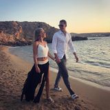 17. Juli 2018  Der Titel "Fußballweltmeister" geht, die Liebe bleibt: "Summer vides", postet Manuel Neuers Ehefrau Nina zu dem sommerlichen Urlaubsbild.