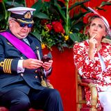 21. Juli 2018   Oder Prinz Laurent, der nur Augen für sein Smartphone zu haben scheint, während seine Ehefrau Prinzessin Claire den Eindruck macht mit ihren Gedanken wo anders zu sein ...