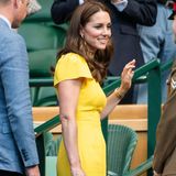 Und auch einen Tag später trug Kate ihre beigefarbene Lieblingstasche in Wimbledon aus. Die ist übrigens noch online erhältlich - für schlappe 1.750 Euro.