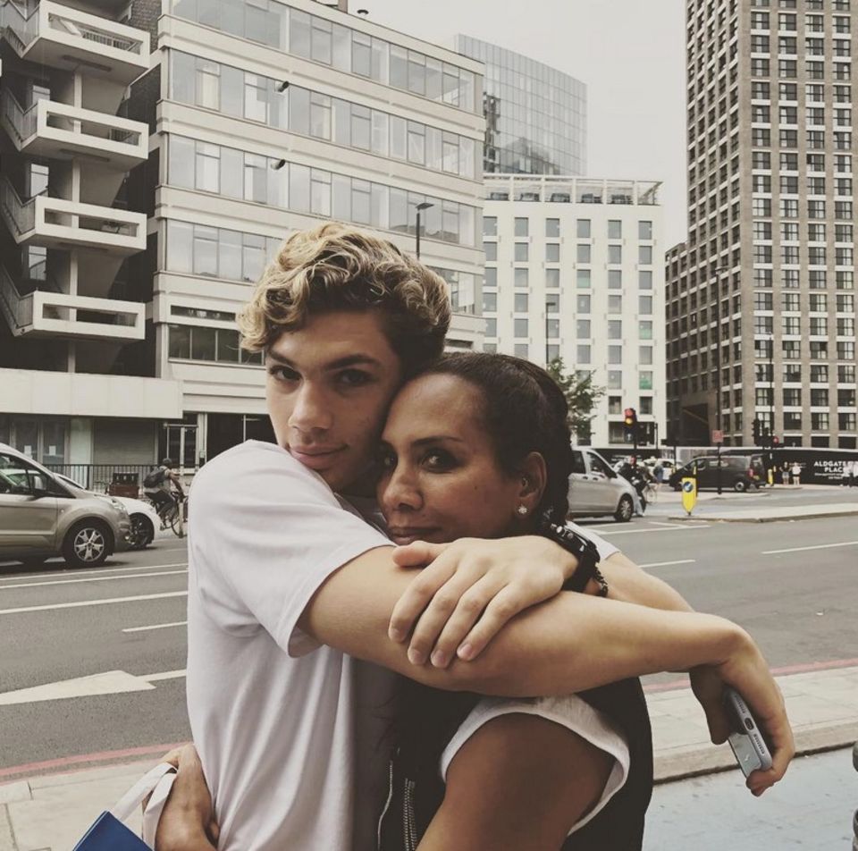 20. Juli 2018 Ein Kuschelfoto aus London mit Elias Becker teilt Barbara Becker auf Instagram. 20. Juli 2018 Ein Kuschelfoto aus London mit Elias Becker teilt Barbara Becker auf Instagram.