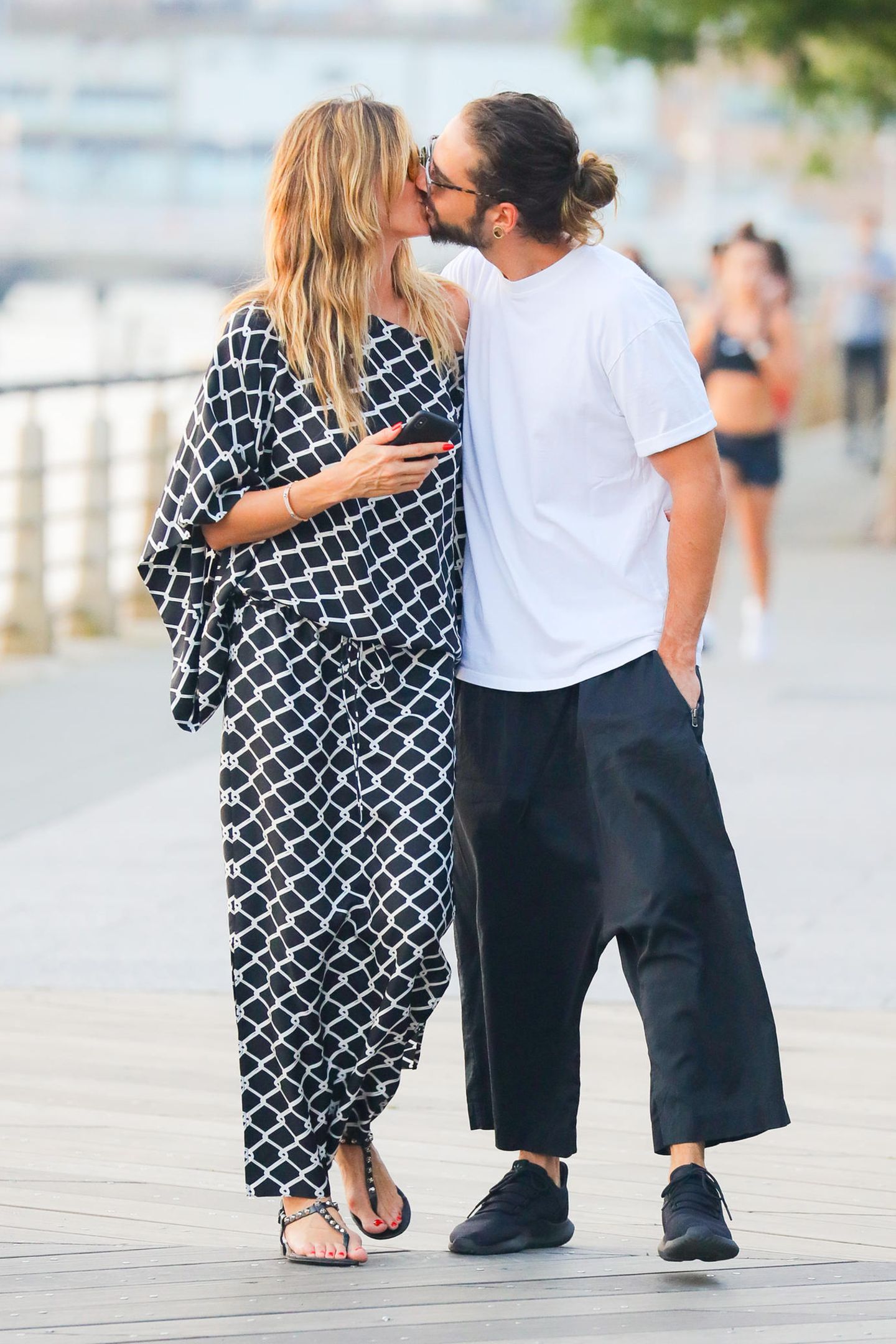 3. Juli 2018  Bei einem Spaziergang durch New York turteln Heidi Klum und ihr Tom Kaulitz heftig. 