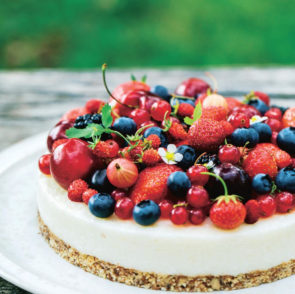 Vegane Kokos-Beeren-Torte