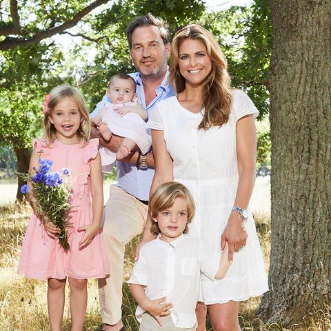 2. August 2018   Ein wundervolles Familienfoto für die Ewigkeit: Prinzessin Madeleine (rechts) und ihre Familie rund um Ehemann Chris O'Neill, den Töchtern Leonore und Adrienne und Sohn Nicholas.