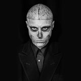 1. August 2018: Rick Genest (32 Jahre)   Der als Zombie Boy bekannt gewordene Performance-Künstler Rick Genest ist tot. Er ist nur 32 Jahre alt geworden. Wie unter anderem der kanadische Radiosender "iHeart" vermeldet, ist Genest in seinem Apartment in Mont-Royal, einem Vorort von Montreal, tot aufgefunden worden. Er soll Selbstmord begangen haben.