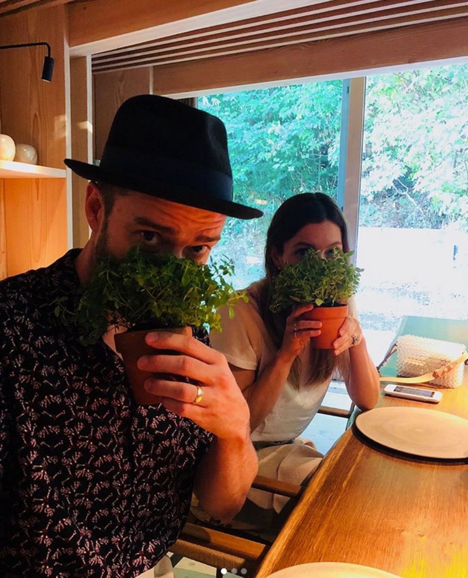 5. August 2018 Vor dem Dinner schnüffeln Jessica Biel und Justin Timberlake an den Gewürzen. 