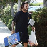 Mittlerweile hat sich Pete gefangen und mit seiner Freundin Meagan Camper einen zweiten Sohn bekommen. Außerdem hat er zwei Bücher geschrieben, ein eigenes Plattenlabel, und er leitet eine Produktionfirma. Seine Fans bringt er mit diesem schlurfigen Daddy-Look und Spielzeug unter dem Arm aber sicher nicht mehr zum Dahinschmelzen.