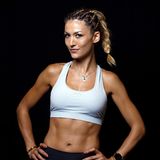 Fiona wird zwar nicht zu Heidis Gewinnerin, ist zehn Jahre später aber noch immer im Modelgeschäft. Sie startet als Fitnessmodel durch und shootet Kampagnen für Fitnessstudios und Activewear.