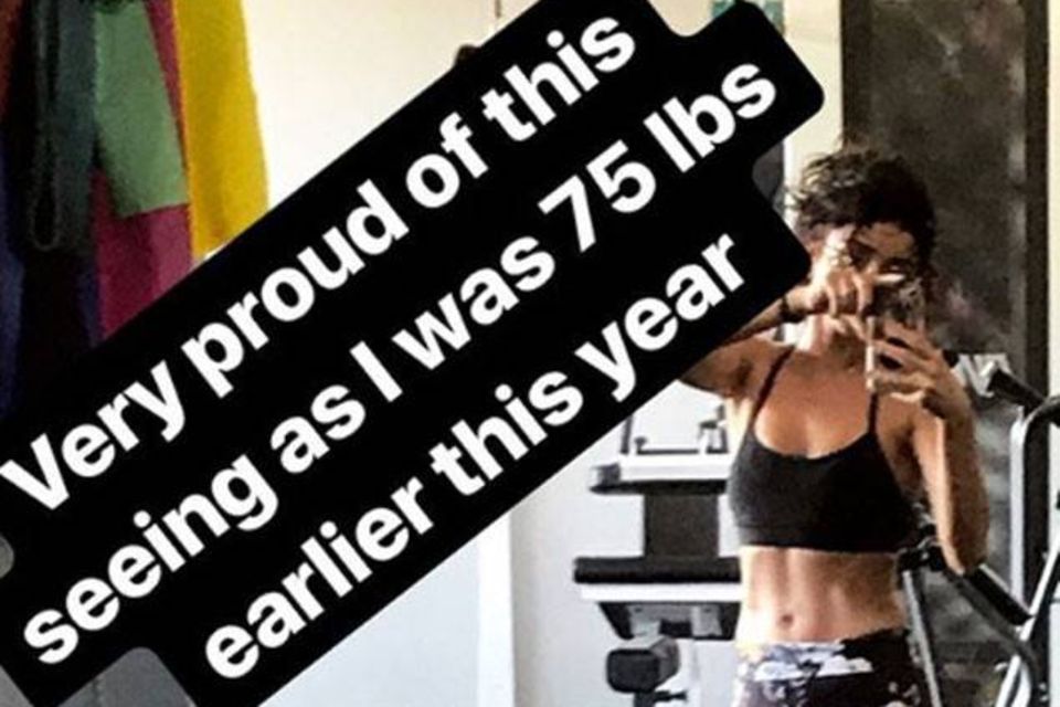 In ihrer Instagram-Story zeigt sich Sarah Hyland nach dem Sport und verrät, dass sie vor wenigen Monaten gerade einmal 34 Kilo gewogen hat.