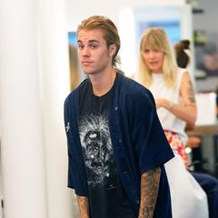 Mit einem komplett neuen Look überrascht er nicht. Scheinbar hat Justin Bieber sich lediglich die Spitzen schneiden lassen. 