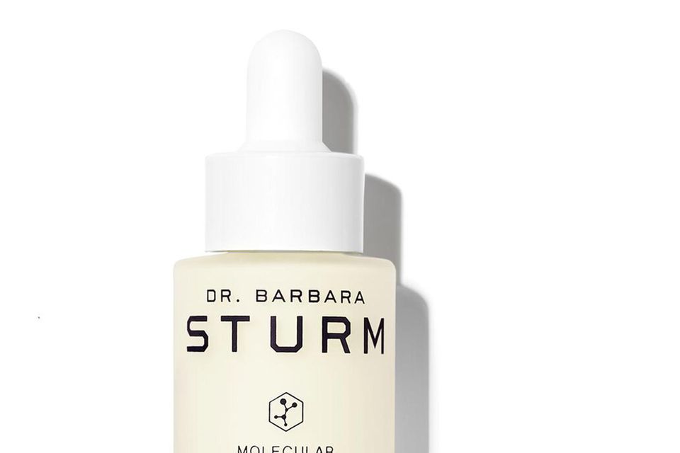 Gala Beauty Probe : Beauty-Redakteurin Lisa stellt die Sundrops von Dr. Barbara Sturm auf die Probe: Sonne, Strand und Meer sind keine Gefahr mehr. Beauty-Redakteurin Lisa stellt die Sundrops von Dr. Barbara Sturm auf die Probe: Sonne, Strand und Meer sind keine Gefahr mehr.
