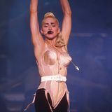 Madonna wird 65: Madonna hat sich im Laufe ihrer Karriere häufig verändert. Aber egal wie skandalös ihr neuer Look auch ausfällt, in Erinnerung bleibt immer der provokante Spitzen-BH von Jean Paul Gaultier, der für den ein oder anderen Skandal sorgte.