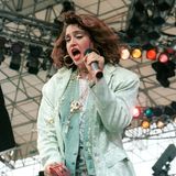 Blumenhose und Brokat-Jackett, Hauptsache durcheinander und einzigartig: So stand Madonna ebenfalls 1985 auf der Bühne.