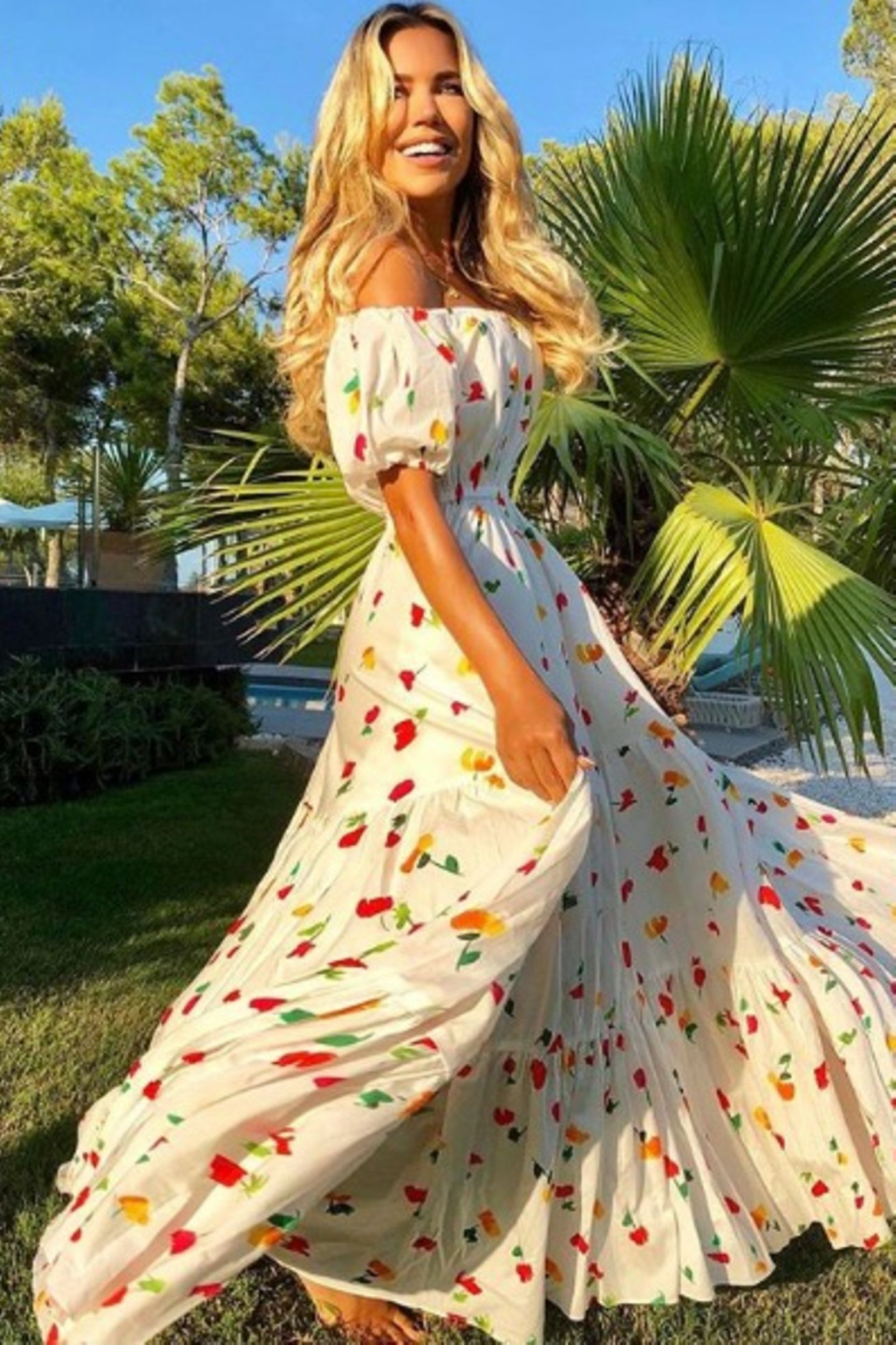 Sommerfeeling pur! Sylvie Meis stellt auf Instagram mal wieder ihren Fashion-Geschmack unter Beweis und macht mit diesem XXL-Kleid alles richtig. 