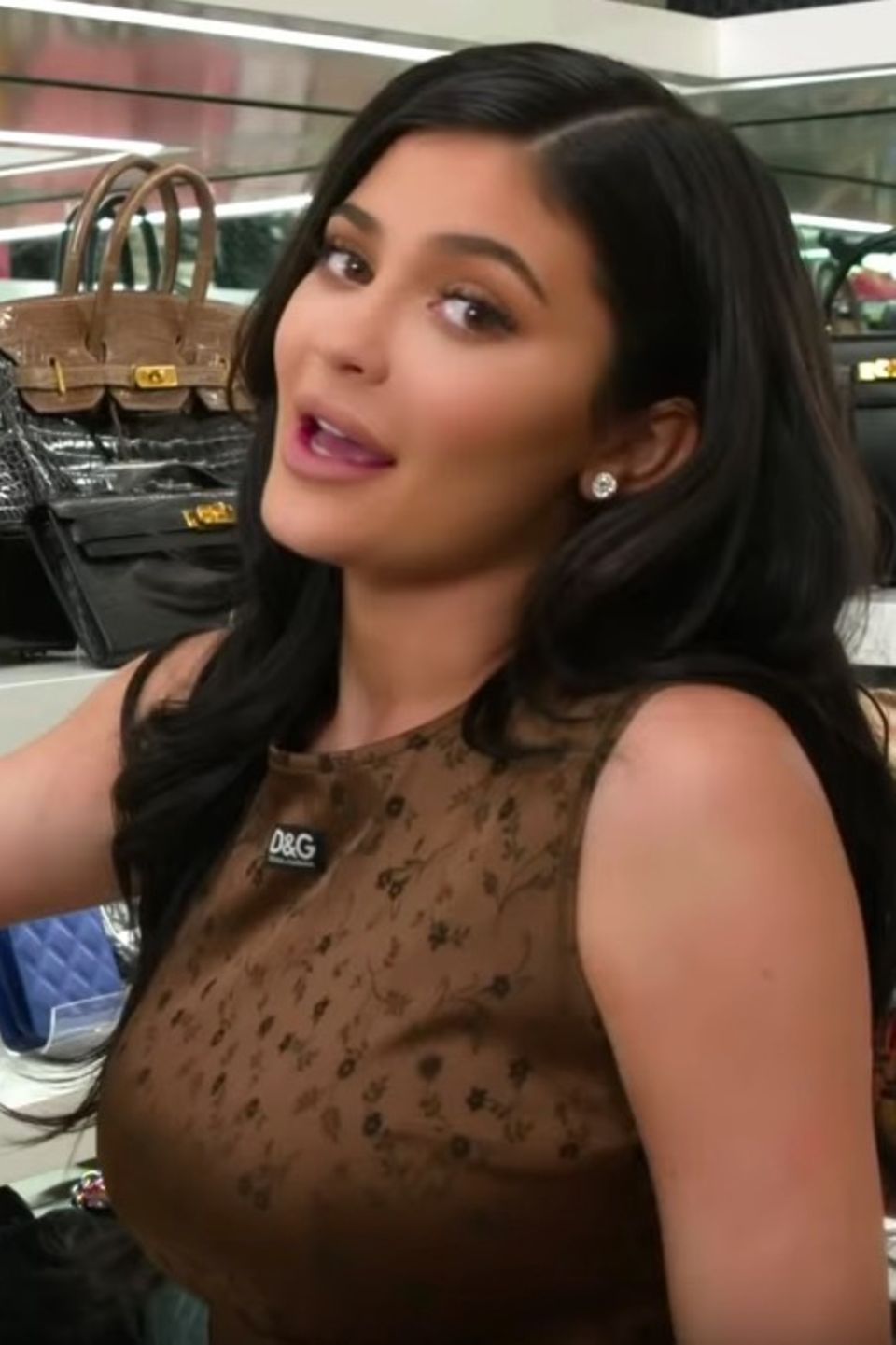 Kylie Jenner zeigt auf YouTube ihren Kleiderschrank