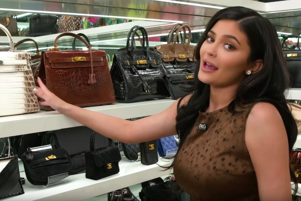 Kylie Jenner zeigt auf YouTube ihren Kleiderschrank