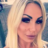 Bei so viel Make-up hätten wir es fast übersehen: Reality-Star Gina-Lisa Lohfink hat sich von ihren Extensions getrennt. Ihr Echthaar hat sie nun zu einem stylischen Long-Bob schneiden lassen. Wir finden: Ein bisschen mehr Natürlichkeit steht dem Model - weiter so, Gina-Lisa!