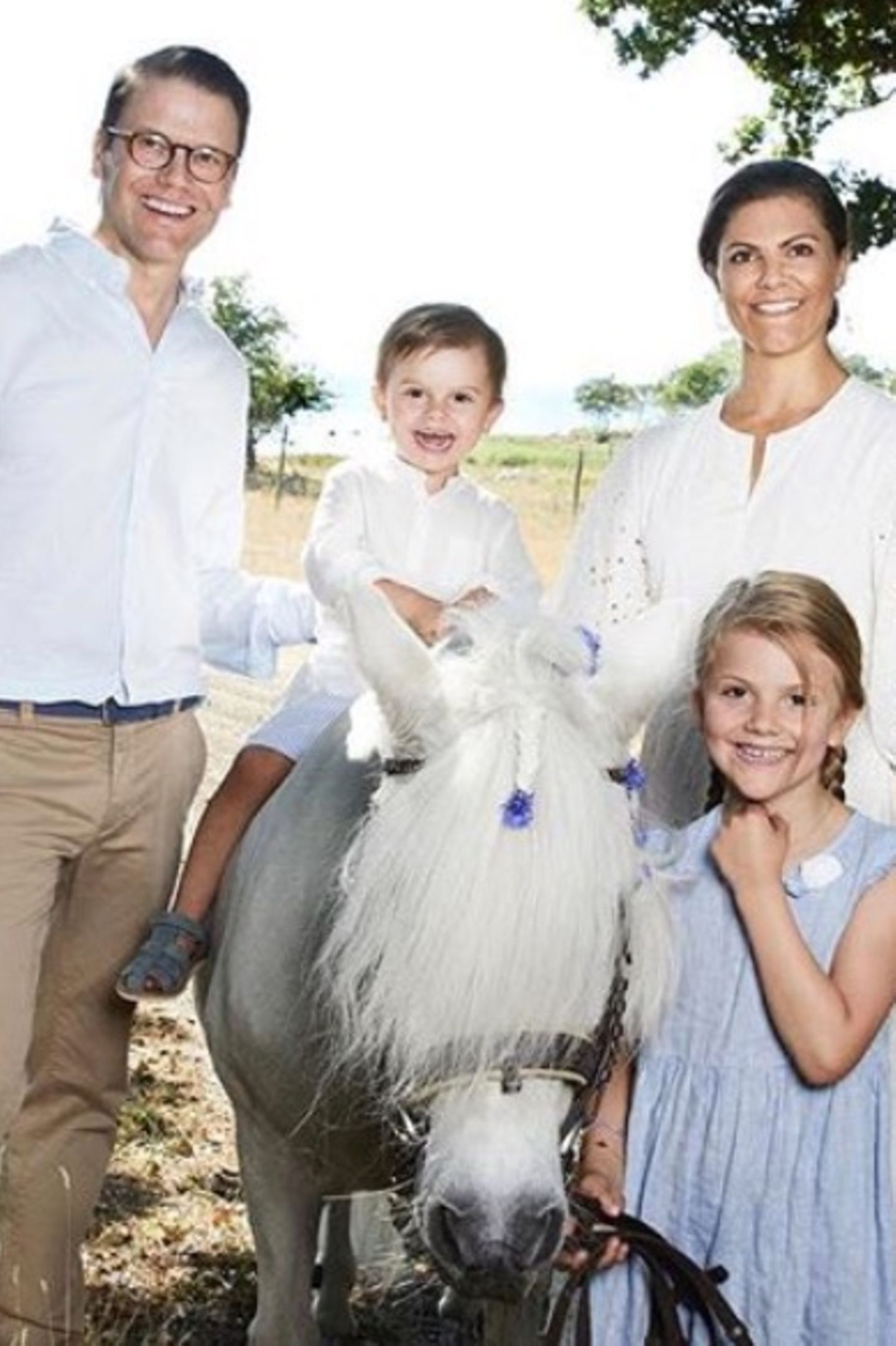 20. August 2018   Royal-Fans können sich wieder freuen: Jeden Sommer teilen Prinzessin Victoria und Prinz Daniel zauberhafte Familienfotos. Dabei sind der fröhliche Oscar und seine Schwester Estelle selbstverständlich die kleinen, großen Stars ...