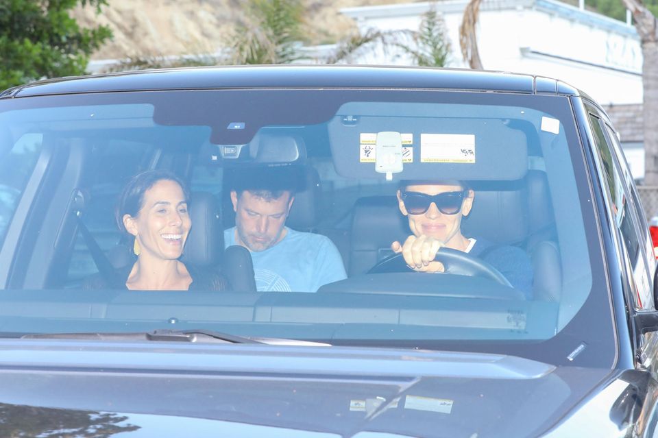 Ben Affleck: Völlig am Ende sitzt Ben Affleck auf dem Rücksitz von Jennifer Garners SUV. Ben Affleck, Jennifer Garner