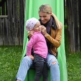 26. August 2018  Beim Familienurlaub im italienischen Cassiano haben Michelle Hunziker und Töchterchen Celeste Trussardi Spaß beim Rutschen auf dem Spielplatz. 