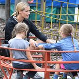 25. August 2018  Auf dem Spielplatz dreht Michelle Hunziker mit ihren Töchtern Celeste und Sole so richtig auf. 