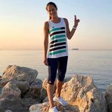 In den Morgen startet Ana Ivanovic mit einer kleinen Sporteinheit. dafür schlüpft sie in ein Set von Adidas.