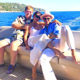 Dicke Promi-Freundschaft zwischen den Beckhams und Elton John. Diesen intimen Schnappschuss der Drei postet Victoria Beckham auf ihrem Instagram-Account. 