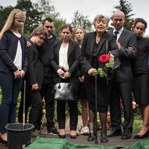 Am Sonntag (2. September) kullern Tränen: Hans Beimer stirbt den Serientod - und seine Familie und Freunde trauern