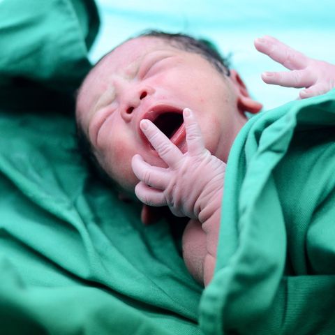 Neugeborenes im Krankenhaus (Symbolbild)