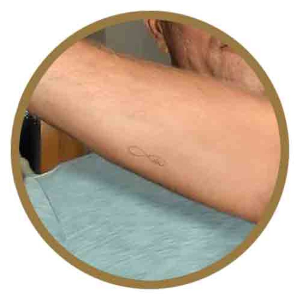 Chris Martins Liebes-Tattoo Chris Martins Liebes-Tattoo