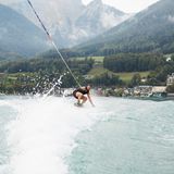 Am Nachmittag war Seezeit! Die Buddies konnten Wasserski fahren, sich beim Stand-Up-Paddling verausgaben und Bootstouren machen. Hier ist Manuel Cortez in Action.