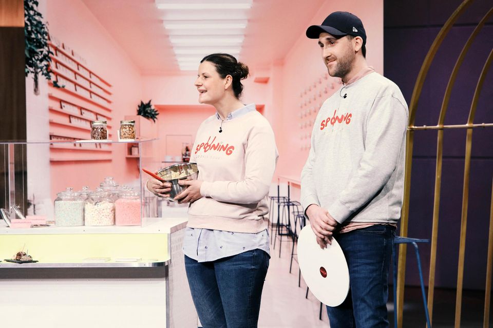 Spooning Cookie Dough: Gala testet den Keksteig zum Löffeln | GALA.de Spooning Cookie Dough: Gala testet den Keksteig zum Löffeln | GALA.de